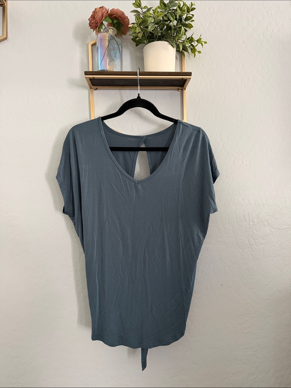 Relaxed V-Neck Short Sleeve Tee in Slate Blue